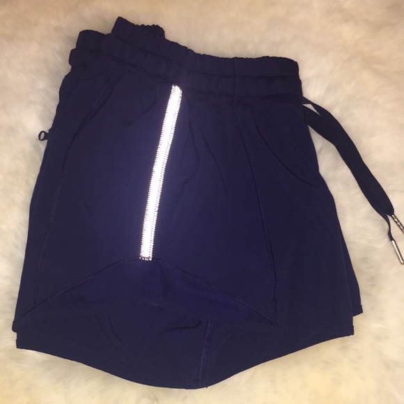 Hotty Hot Shorts Size 4 - Picture 2 of 6